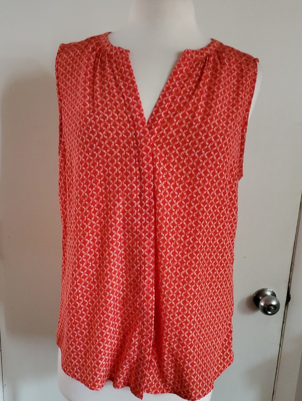 Dalia Red Sleeveless V-Neck Printed Blouse